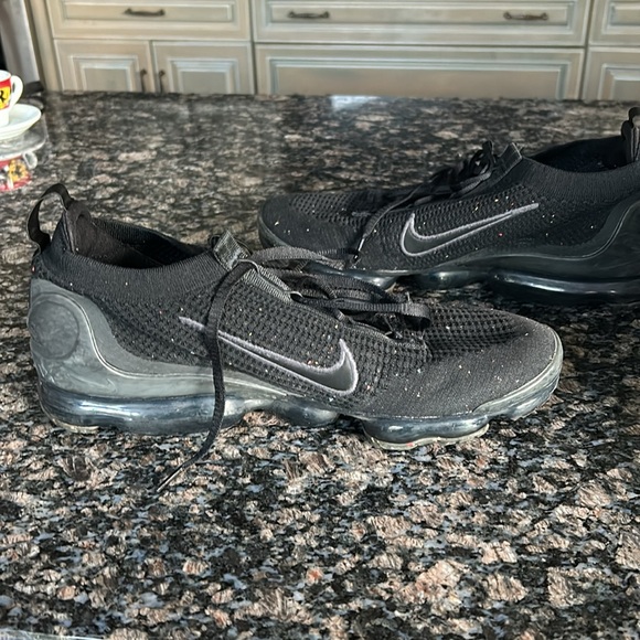 NIKE VAPORMAX - Picture 4 of 6